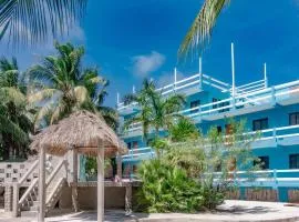 Island Paradise Suite with WiFi Partial AC & Pool Rooftop Patio & BBQ Area
