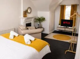 Spacious Large Group House Near NEC and Airport