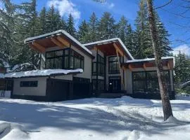 Luxury Mountain Getaway Near Crystal & Rainier