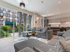 3 Bed Duplex, Pool Table, 4 Stops to Wembley