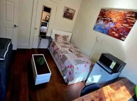 Habitación Privada y sencilla con TV de 55 pulgadas cerca de NY