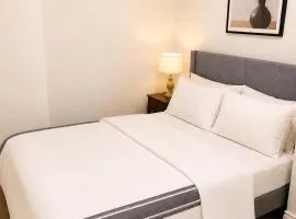 Grand 3BR Dual-Suite Mega Home - 2 Free Parking
