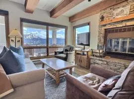The Plaza 336 Walk to Crested Butte Lifts & 2 Hot Tubs