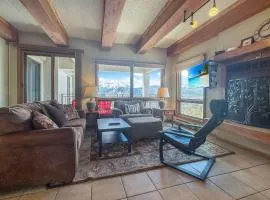 Walk-to-Lift Hot Tub & Sauna 2BR Ski Condo