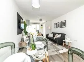 Stylish 1 bed apartment centrally located with Free parking