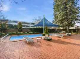 Stylish 2-Bed Apartment in Kingston
