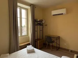 Chambre climatisée au cœur historique de Rieupeyroux