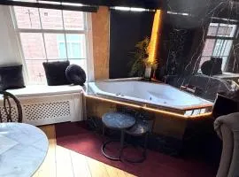 The smallest hotel in Amsterdam