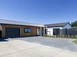 Methven Ski Chalet - Modern Comfort, Mountain Charm