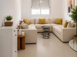 Elegant & Peaceful Apartment, Beach Access
