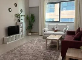 SPACIOUS 3 Bedroom Apartm Beach Front (Side View)