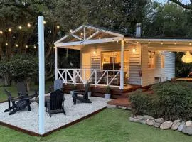 The Banya Place - renovated cabin in Bright