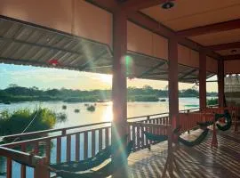 DONDET Suns down 1 Guesthouses riversides view