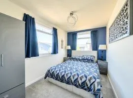Seahorse Chalet Sleeps 6 Pets Log Burner Beach