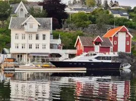 Waterfront Fjord Villa Near Bergen, Boat, Fishing Family Paradise
