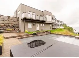 Villa with jacuzzi