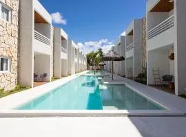 Apt em Cond. c/churrasq a passos da praia CUMD0002