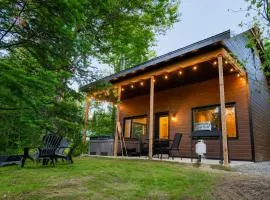 Le Geai Bleu - Waterfront Chalet with Spa