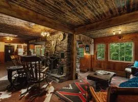 1920s Southwestern-styled mountain escape