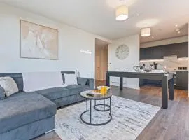 2 Bed Flat, Pool Table, Terrace 4 stops to Wembley