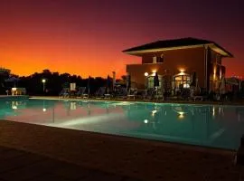 Villa Cilento, PISCINA CAMERE APPARTAMENTI & RISTORANTE