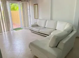Espacioso, con acceso directo a Playa Los Canales y piscina