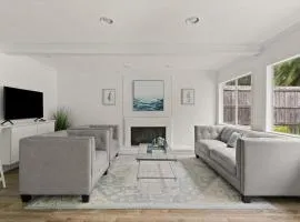 Driftwood Cottage - Luxury 3BR Pool Home Steps to East Beach St Simons Island