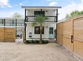 Coastal Escape for 2 - Pool, Fire Pit & Beach Access