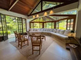 Casa 02 Vale Boa Vista - Casa em Condomínio Exclusivo com Vista para as Montanhas e Área de Lazer Completa