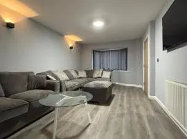 Trinity Place Contractors & Families Sleeps 9