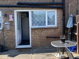4 Bedroom House Sleeps 8 - Pets Ok - Free Parking