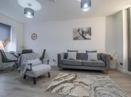 The Larky - Modern 2 Bed Cottage in Larkhall