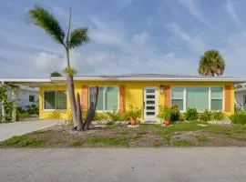 Walk to Englewood Beach! Resort-Style Villa