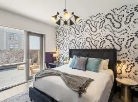 Downtown 3BR Suite Penthouse with Private Terrace Hotel