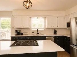Lark Meadow Retreat Sleeps 10