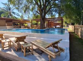 The Tree Poolbar&Resort, hotel u gradu 'Gili Air'