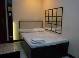 RedDoorz at Cosmo Hotel Vicente Cruz Sampaloc Manila