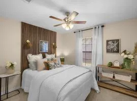 Wolf Pen Creek 2BR Retreat #B, Workspace, Washer
