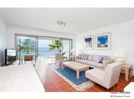 Fairshore 38 Beachfront Balcony