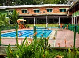 hotel con piscina Ladrilleros