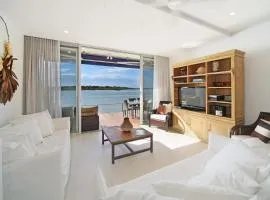 Riverfront Apartment, Perfect Location