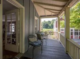 2BR Pet-Friendly Walk to Cafes Trails & Wineries