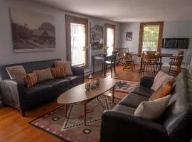 2BR Pet-Friendly Walk to Cafes Trails & Wineries