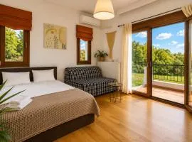Suite Acropolis Serres Parking EV Next to Center