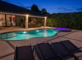 The Florida Oasis-A Cozy Modern Retreat