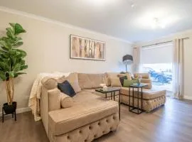 Angel House - 3 bedrooms close to Airdrie Centre