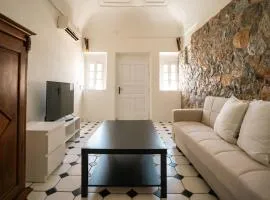 Authentic Santorini Home - Emporio Village by ΜΡS