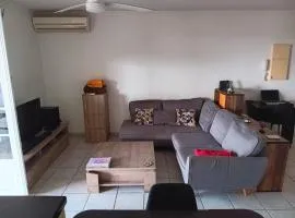 Appartement lumineux avec parking privé Centre de Ducos