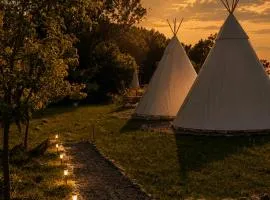 ESCAPADE INSOLITE - Dômes, Tipis, Aire de Camping-cars & Vans