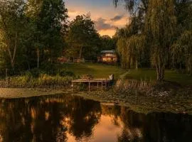 Pondview Cabin - Rustic Log Style Home, Grill, Wifi, Screen Porch, Trail, View, Pond Access, King Bed